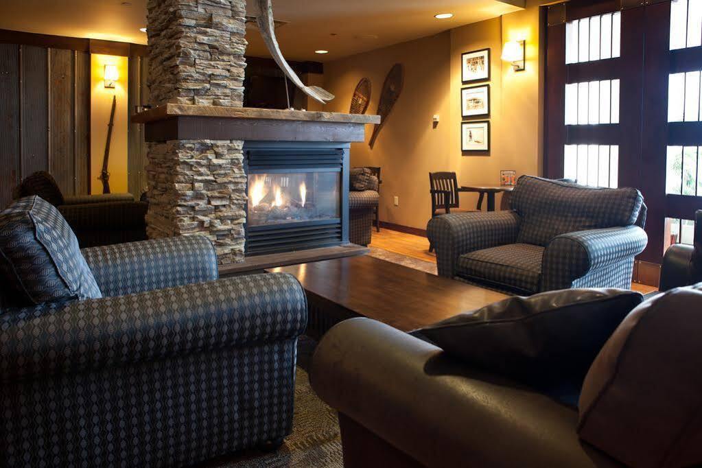 The Explorer Hotel Yellowknife Eksteriør billede